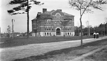 Peterborough_Collegiate_Institute_(1911)